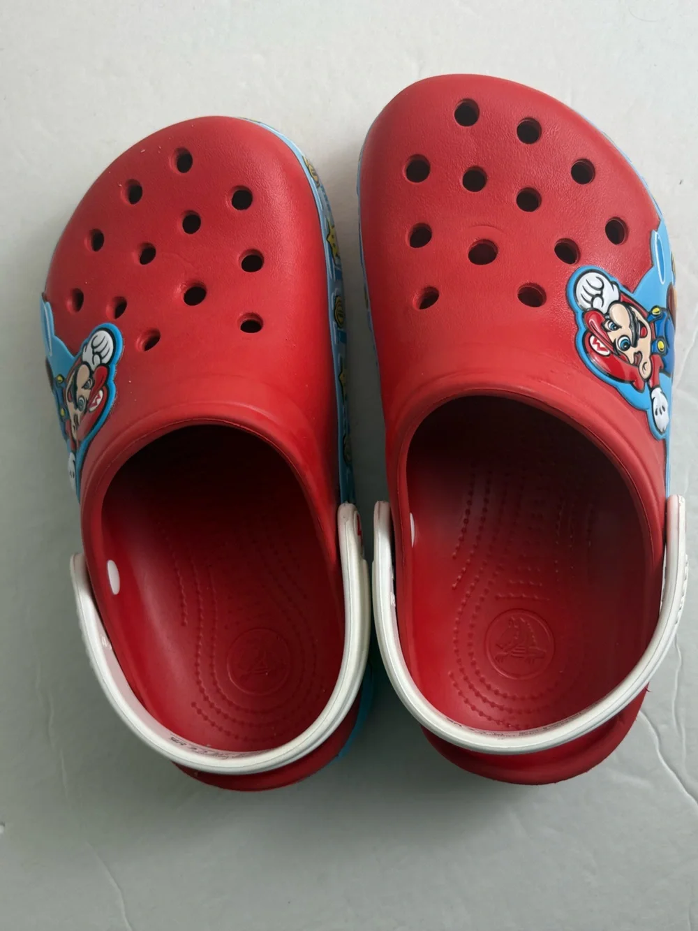 Super Mario Bros. Crocs Classic Lights Clog- Red size J 2